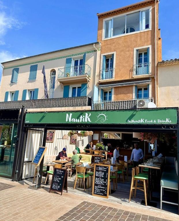 סן-מקסים Maison De Village Renovee Avec Vue Mer Exceptionnelle מראה חיצוני תמונה